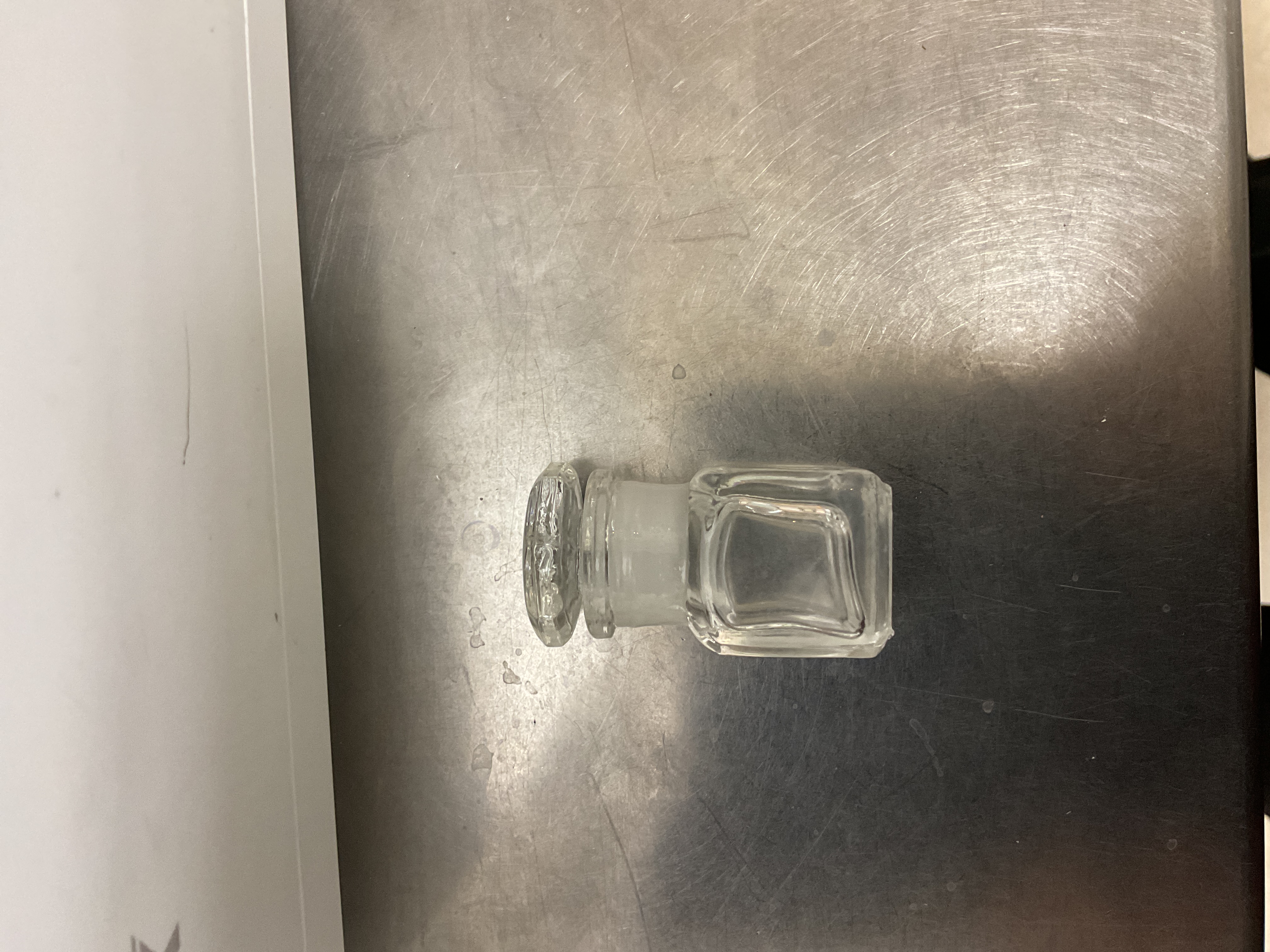 薬瓶　透明